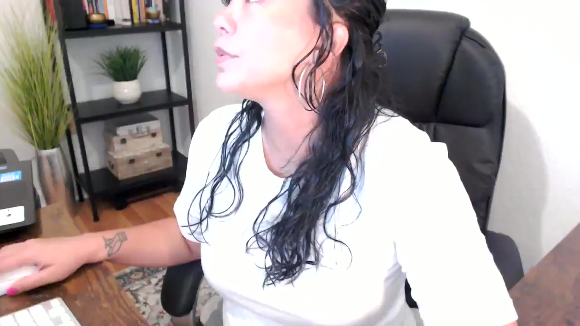 Gallery image thumbnail from MickaylaMoon's myfreecams stream on, 09/03/2024, 17:29 image 2 of 20