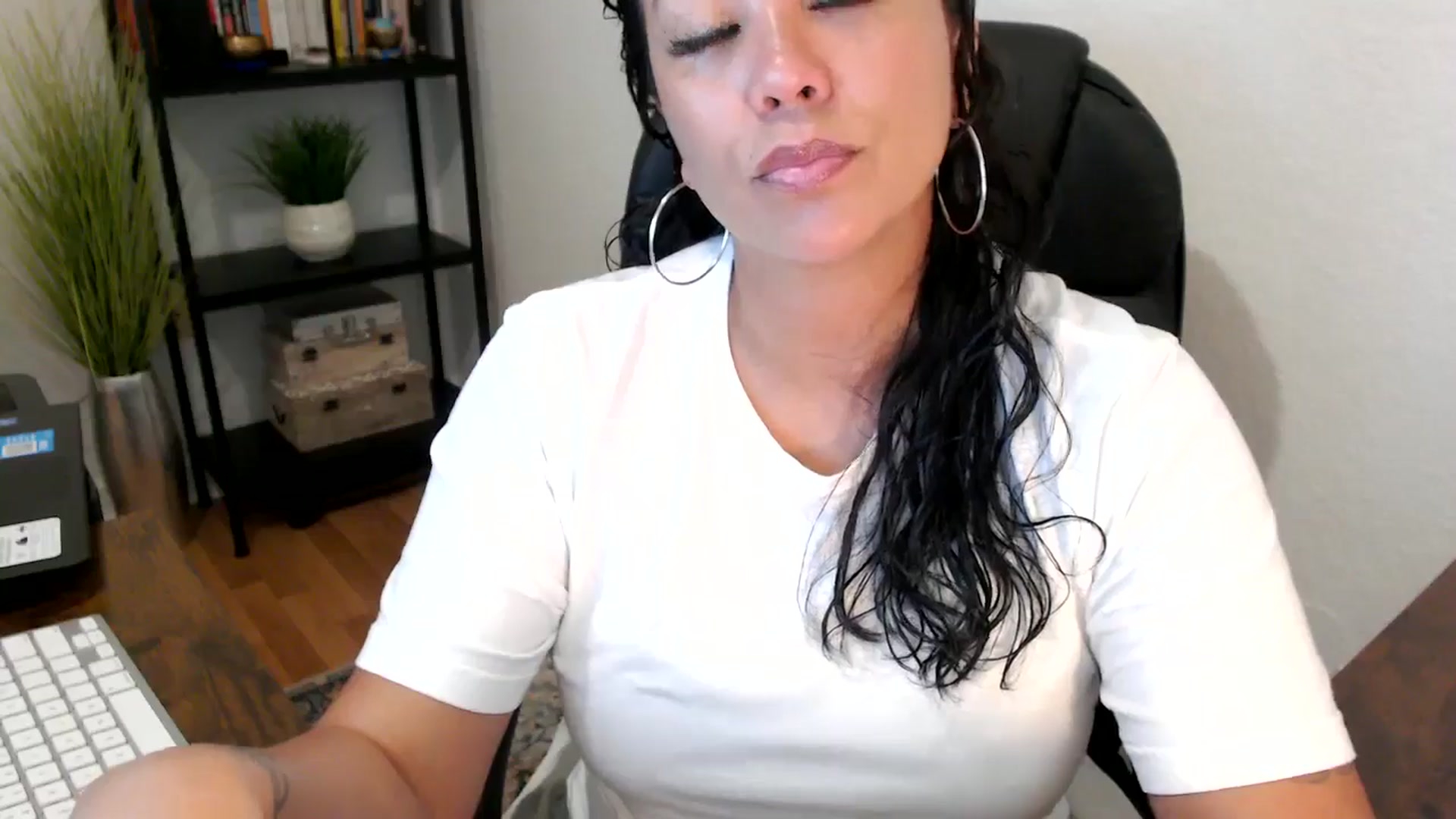 Gallery image thumbnail from MickaylaMoon's myfreecams stream on, 09/03/2024, 17:29 image 15 of 20