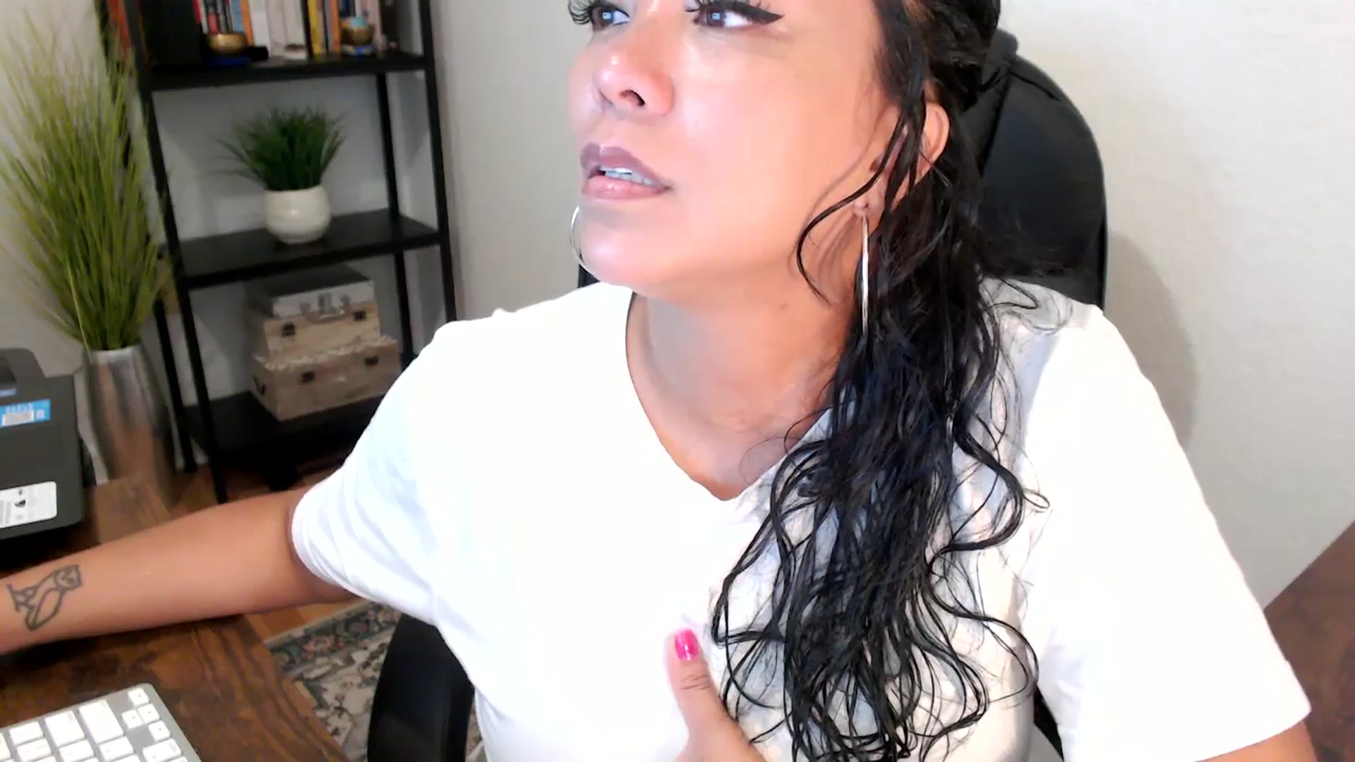 Gallery image thumbnail from MickaylaMoon's myfreecams stream on, 09/03/2024, 17:29 image 17 of 20