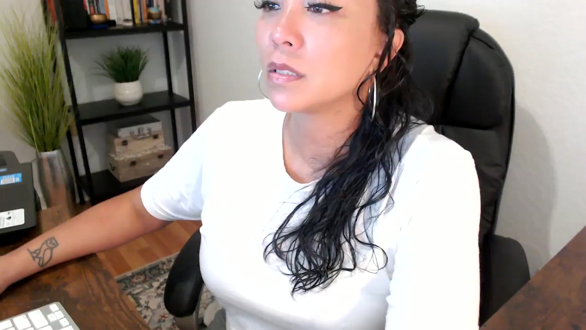 Gallery image thumbnail from MickaylaMoon's myfreecams stream on, 09/03/2024, 17:29 image 9 of 20