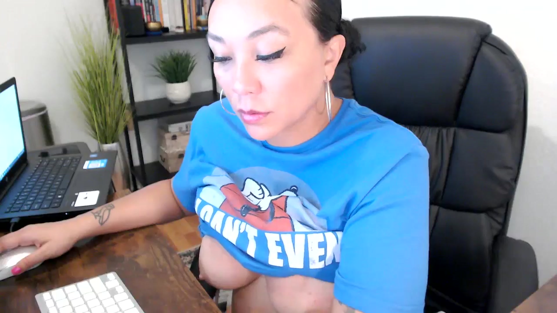 Gallery image thumbnail from MickaylaMoon's myfreecams stream on, 09/04/2024, 18:36 image 5 of 20