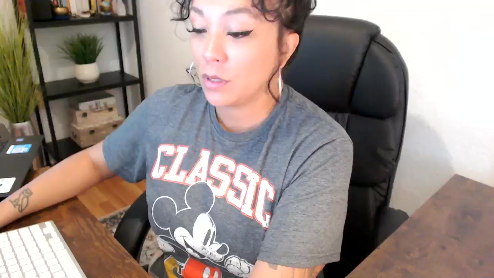 Gallery image thumbnail from MickaylaMoon's myfreecams stream on, 09/05/2024, 15:56 image 15 of 20