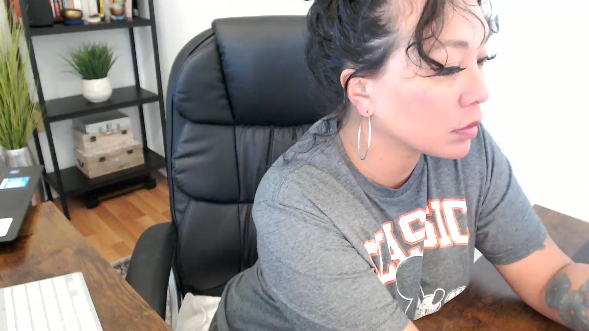 Gallery image thumbnail from MickaylaMoon's myfreecams stream on, 09/05/2024, 21:00 image 17 of 20