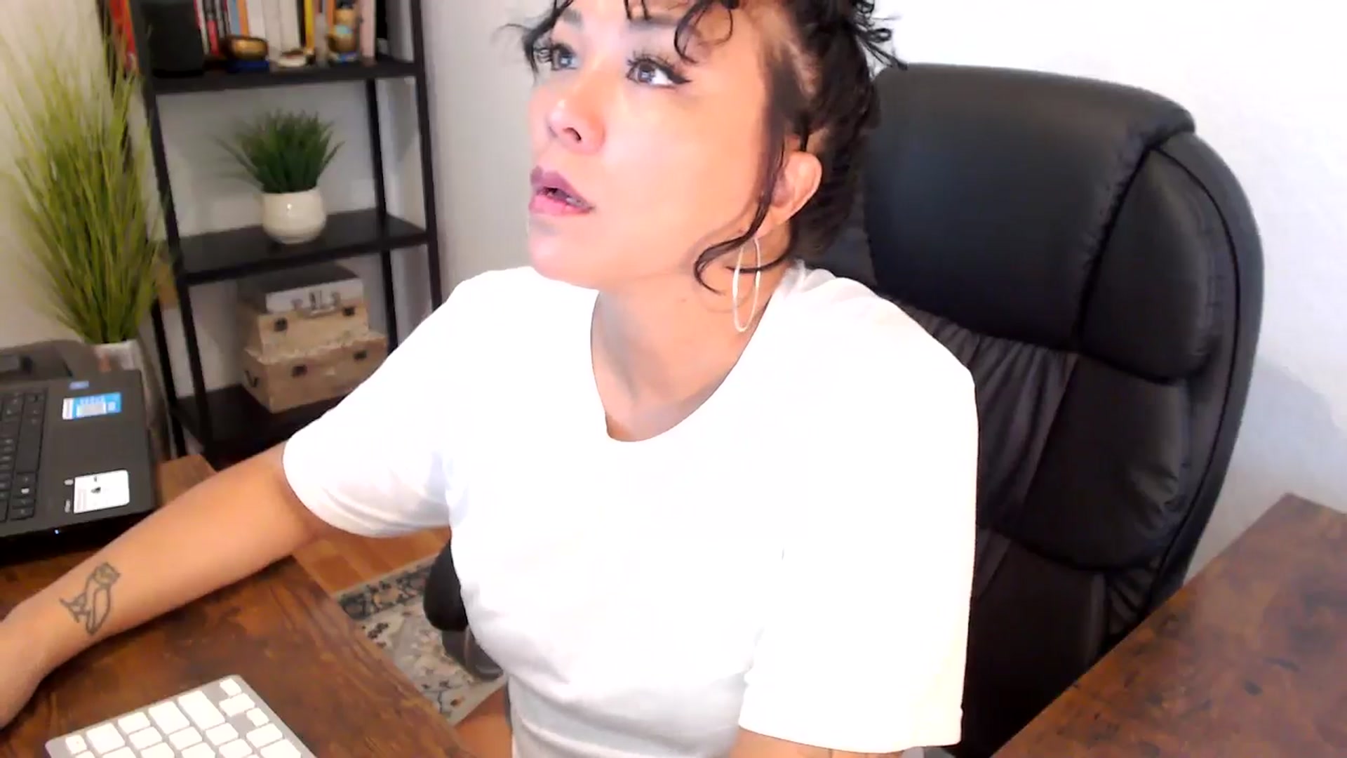 Gallery image thumbnail from MickaylaMoon's myfreecams stream on, 09/06/2024, 14:45 image 9 of 20