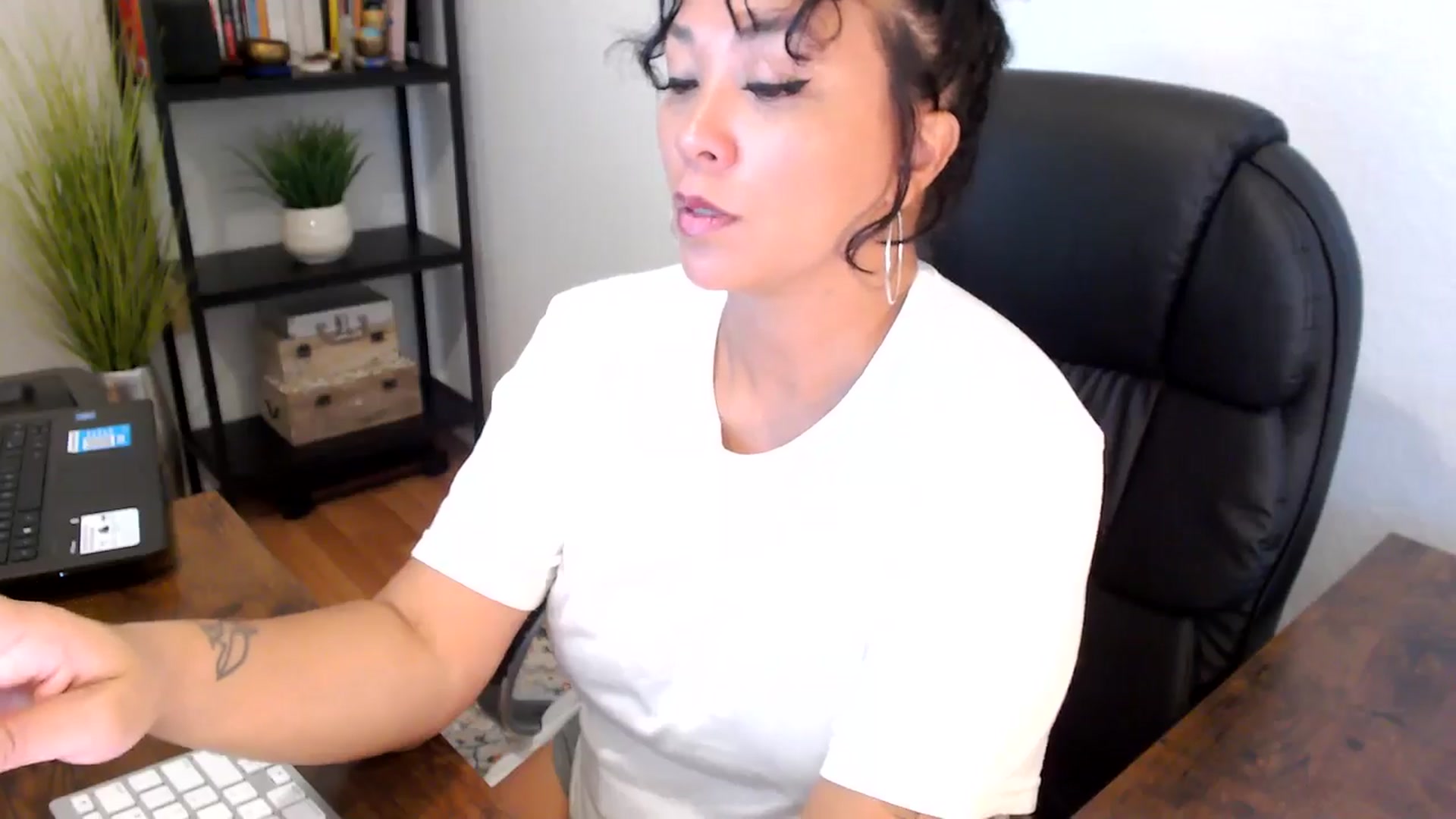 Gallery image thumbnail from MickaylaMoon's myfreecams stream on, 09/06/2024, 14:45 image 15 of 20