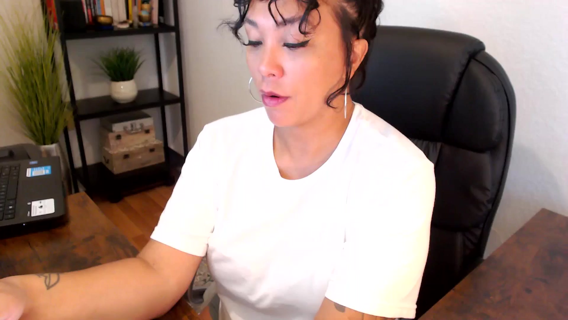 Gallery image thumbnail from MickaylaMoon's myfreecams stream on, 09/06/2024, 14:45 image 6 of 20