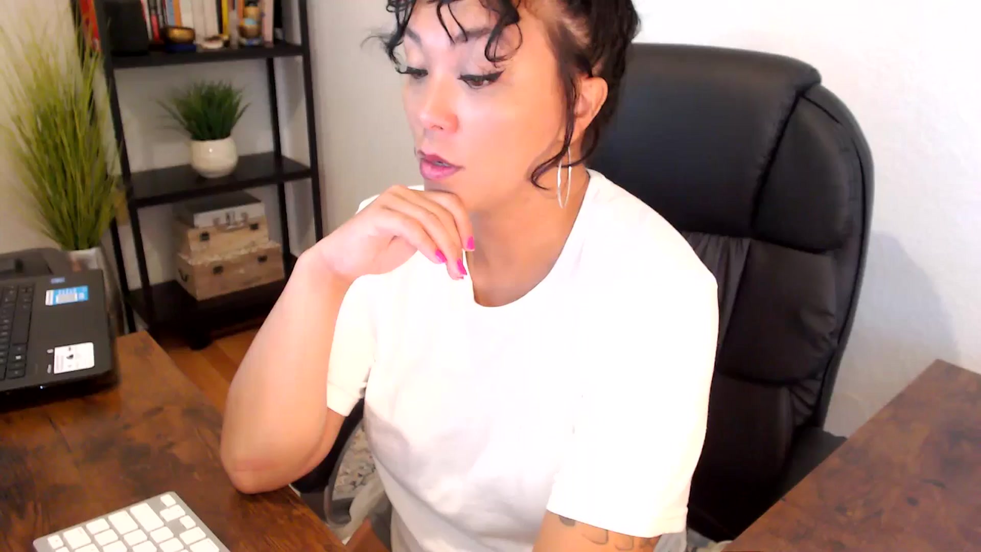 Gallery image thumbnail from MickaylaMoon's myfreecams stream on, 09/06/2024, 14:45 image 5 of 20