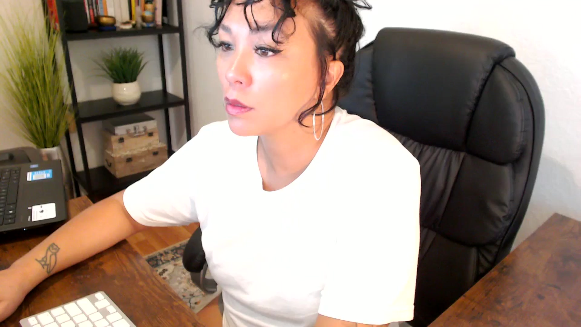Gallery image thumbnail from MickaylaMoon's myfreecams stream on, 09/06/2024, 14:45 image 10 of 20