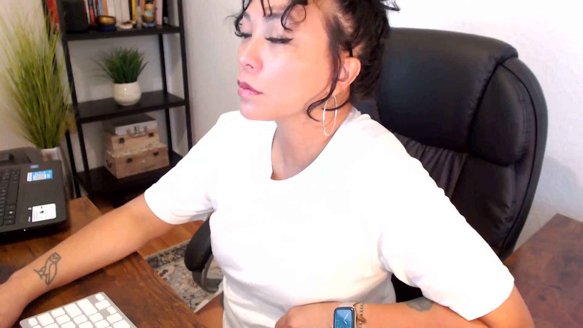 Gallery image thumbnail from MickaylaMoon's myfreecams stream on, 09/06/2024, 14:45 image 12 of 20