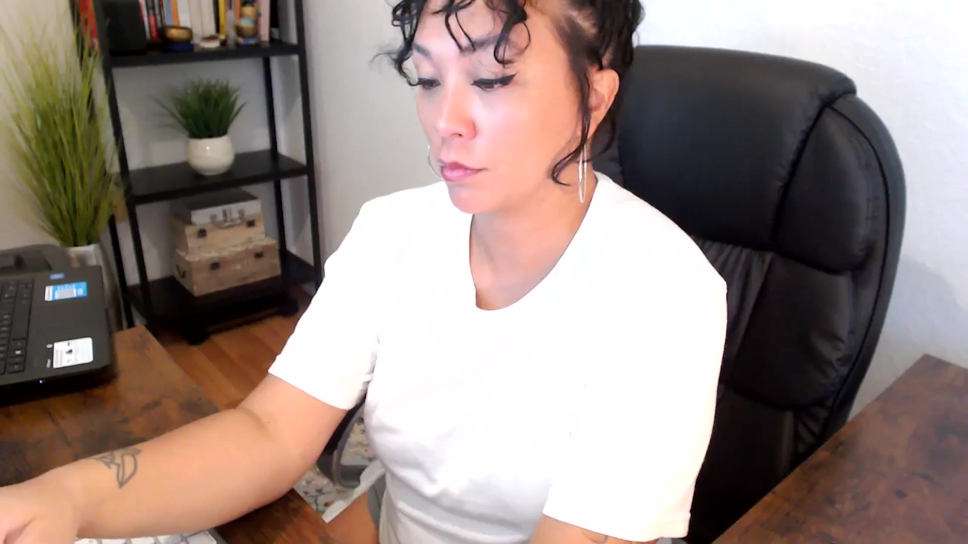 Gallery image thumbnail from MickaylaMoon's myfreecams stream on, 09/06/2024, 14:45 image 16 of 20