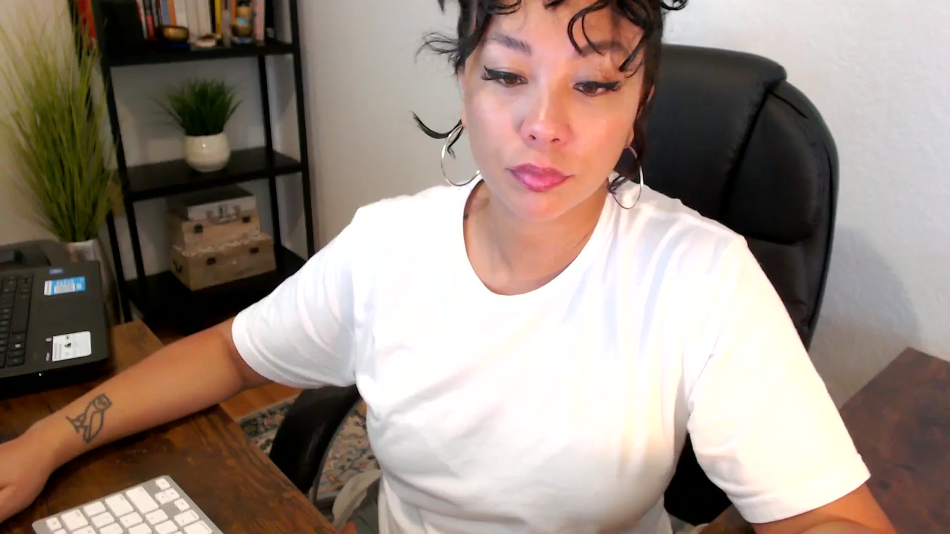 Gallery image thumbnail from MickaylaMoon's myfreecams stream on, 09/06/2024, 14:45 image 8 of 20