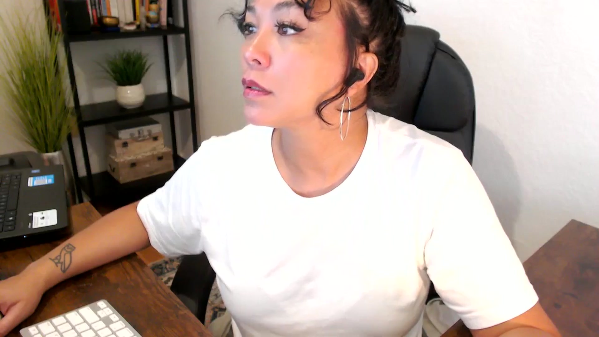 Gallery image thumbnail from MickaylaMoon's myfreecams stream on, 09/06/2024, 15:45 image 14 of 20