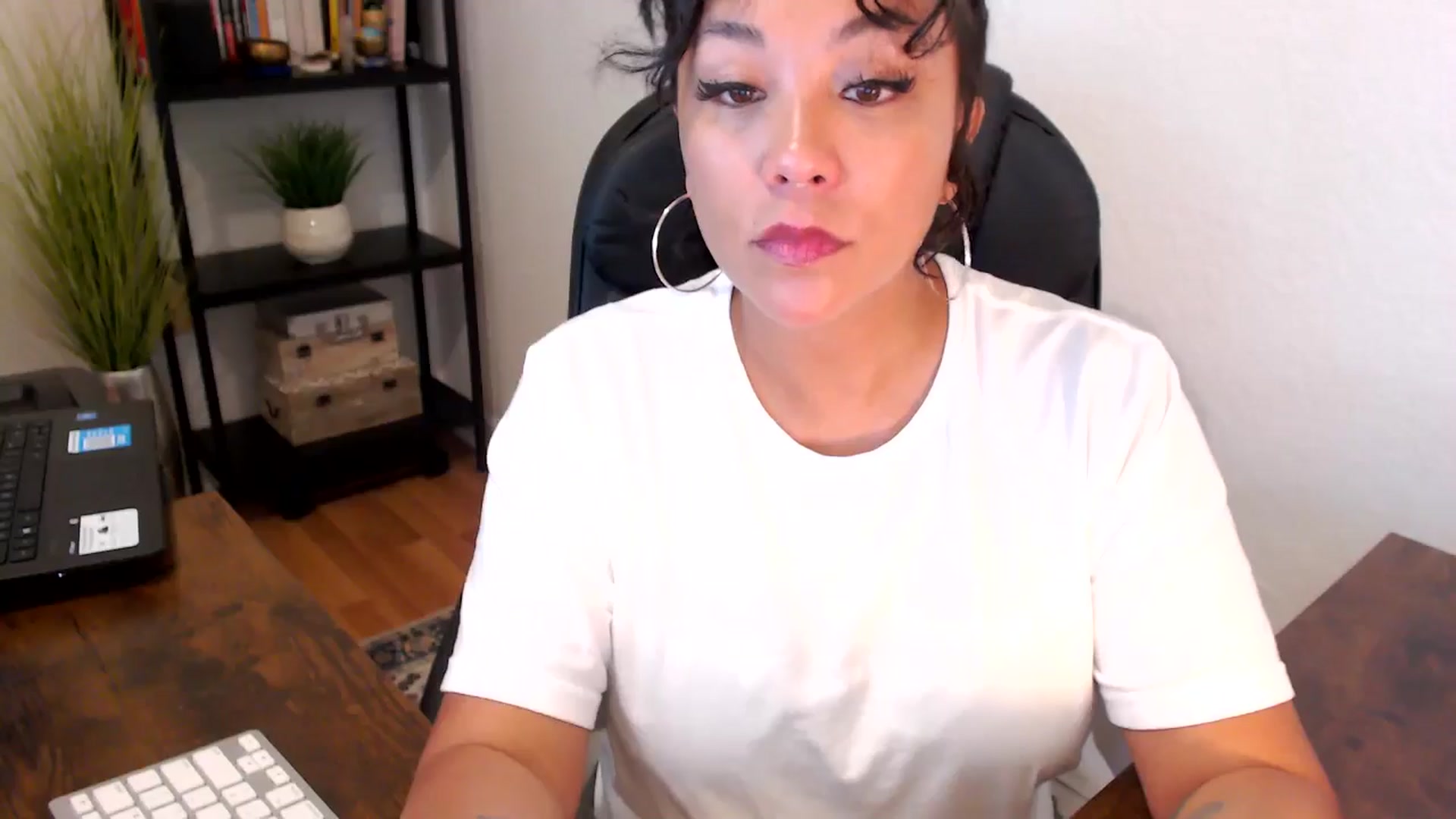 Gallery image thumbnail from MickaylaMoon's myfreecams stream on, 09/06/2024, 15:45 image 6 of 20