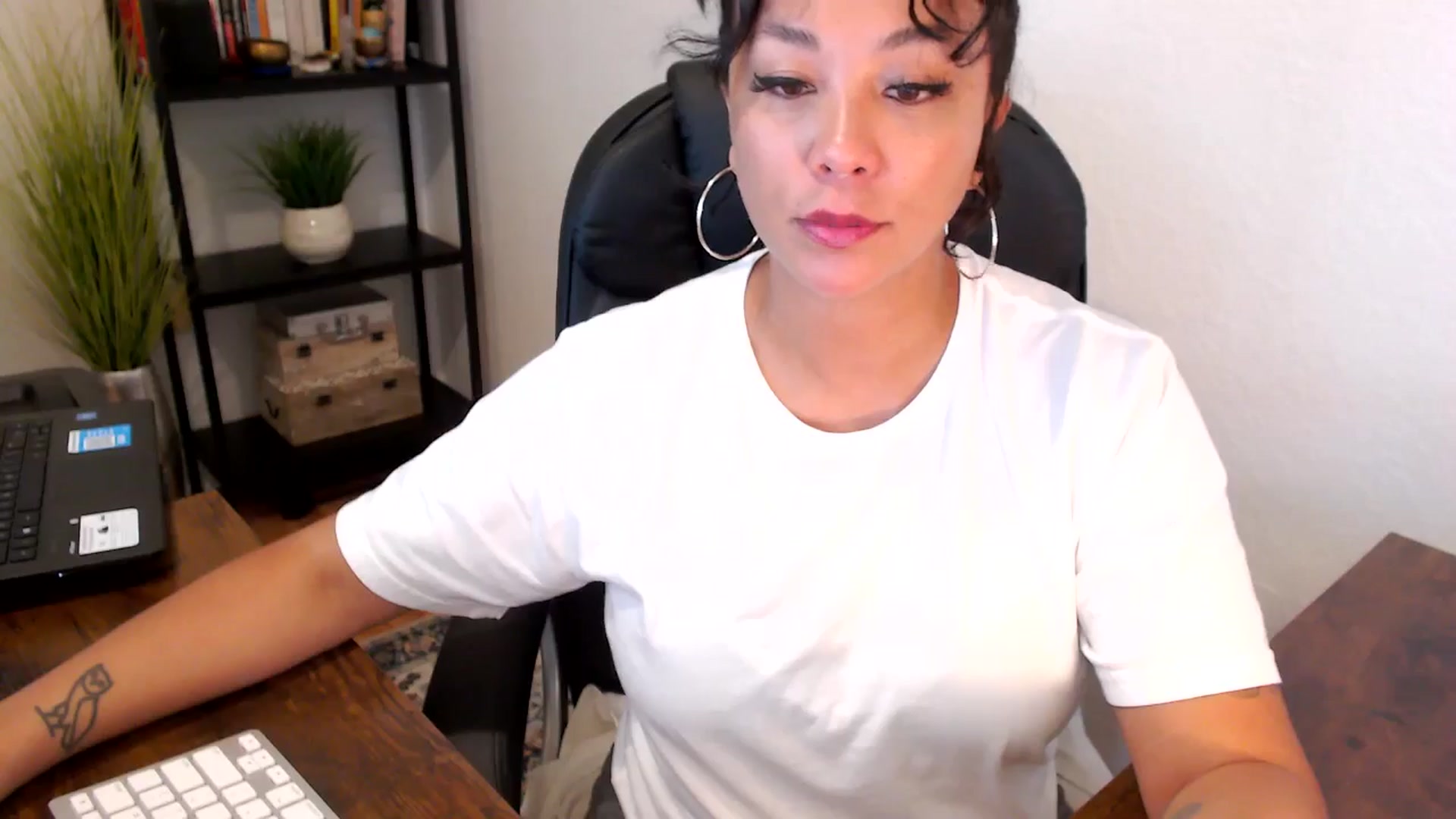 Gallery image thumbnail from MickaylaMoon's myfreecams stream on, 09/06/2024, 15:45 image 3 of 20