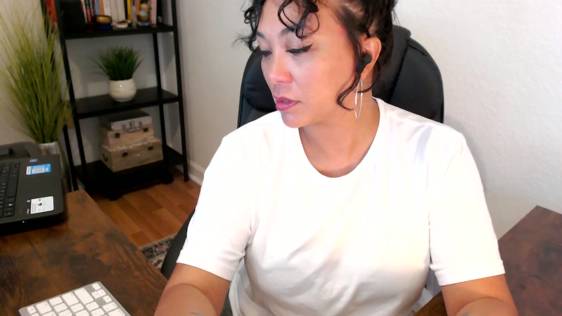 Gallery image thumbnail from MickaylaMoon's myfreecams stream on, 09/06/2024, 15:45 image 5 of 20