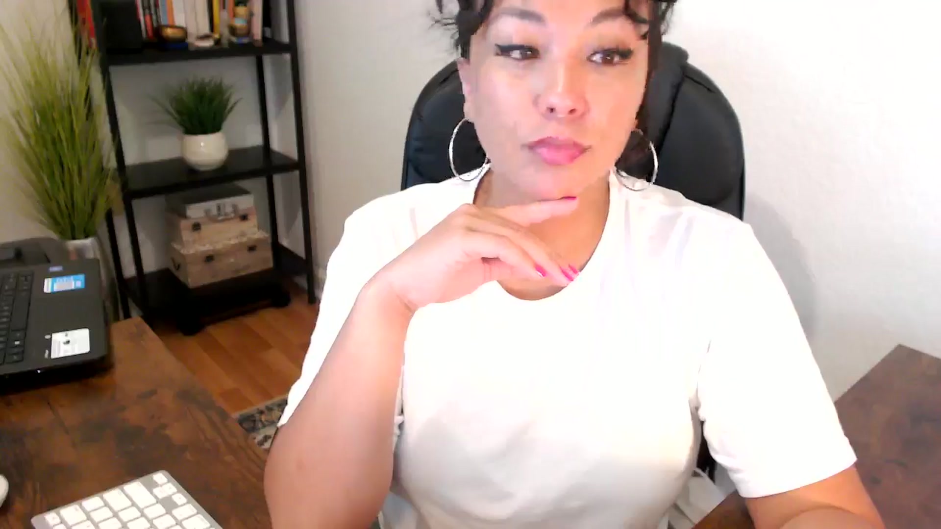 Gallery image thumbnail from MickaylaMoon's myfreecams stream on, 09/06/2024, 15:45 image 13 of 20