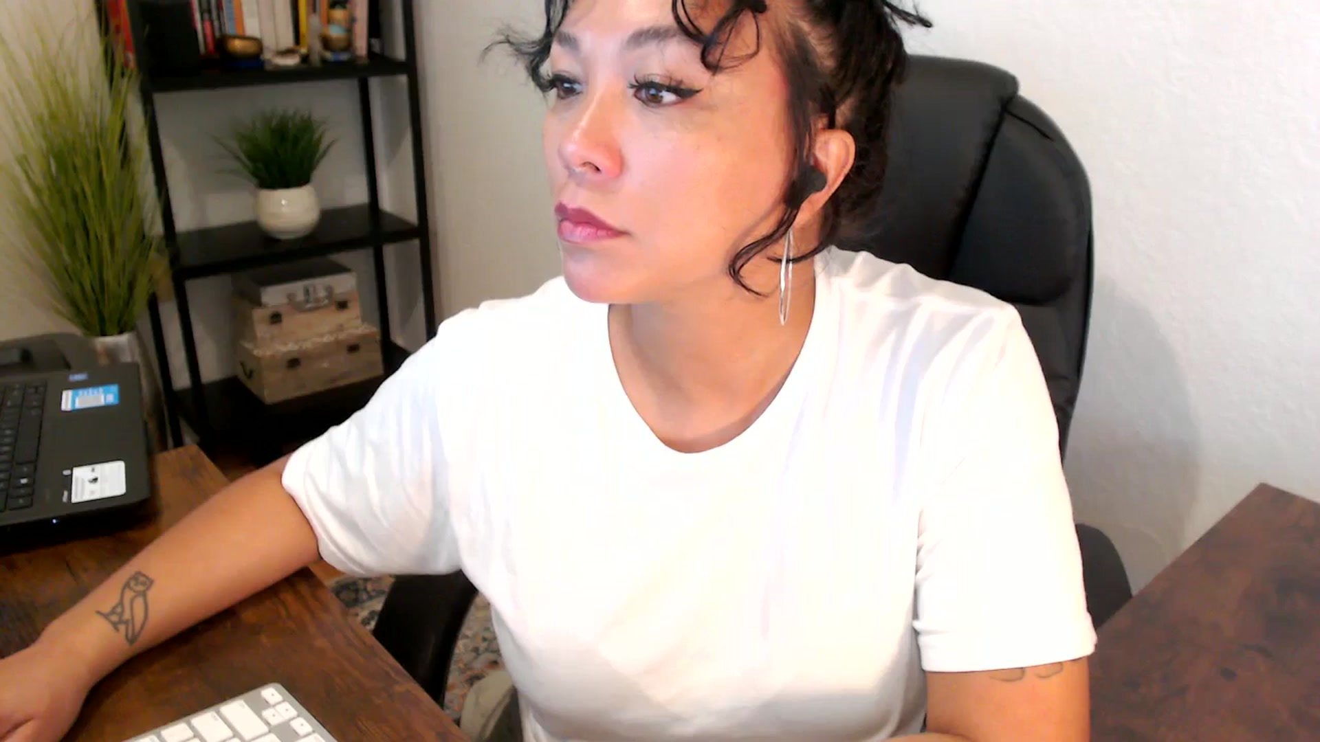 Gallery image thumbnail from MickaylaMoon's myfreecams stream on, 09/06/2024, 15:45 image 19 of 20