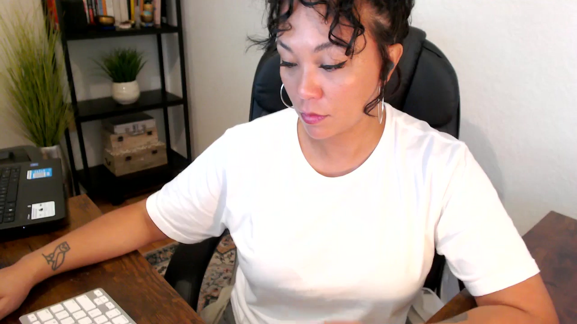 Gallery image thumbnail from MickaylaMoon's myfreecams stream on, 09/06/2024, 15:45 image 15 of 20