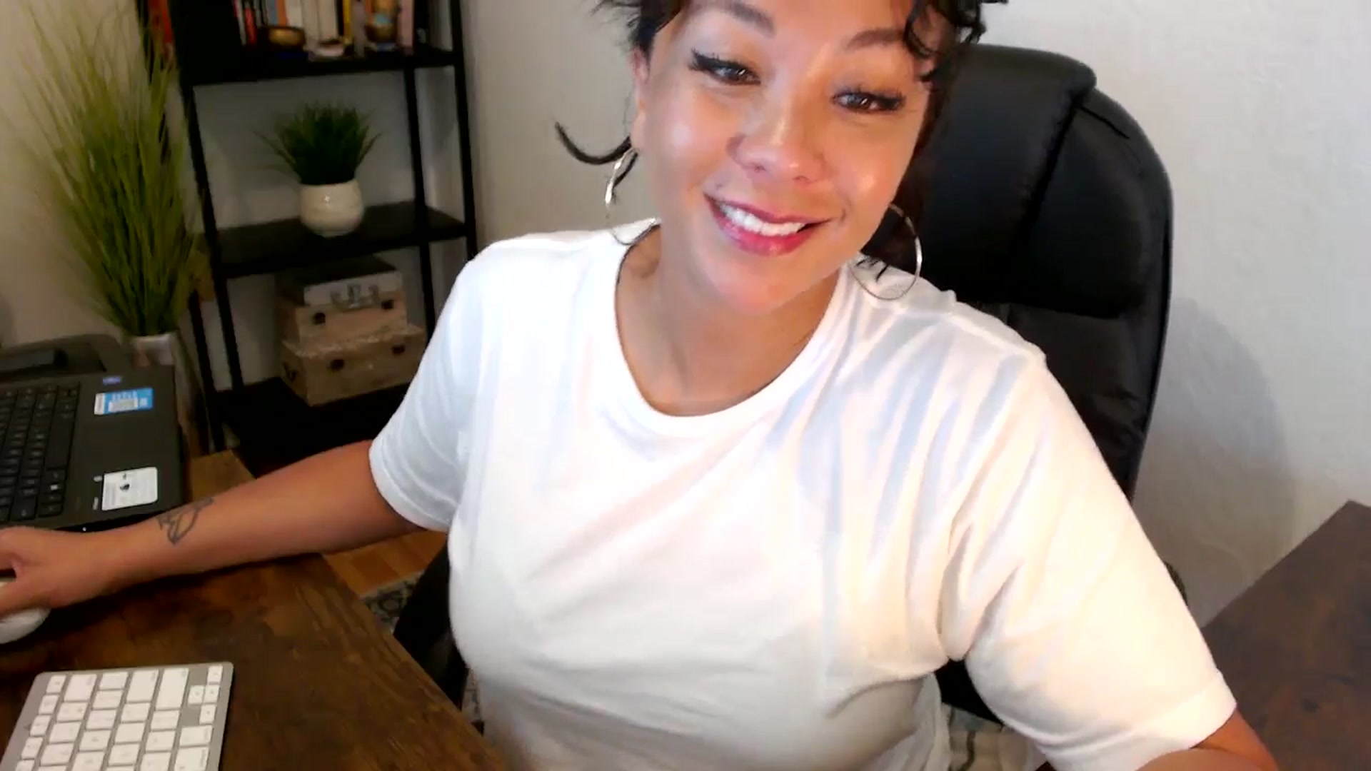 Gallery image thumbnail from MickaylaMoon's myfreecams stream on, 09/06/2024, 16:04 image 12 of 20