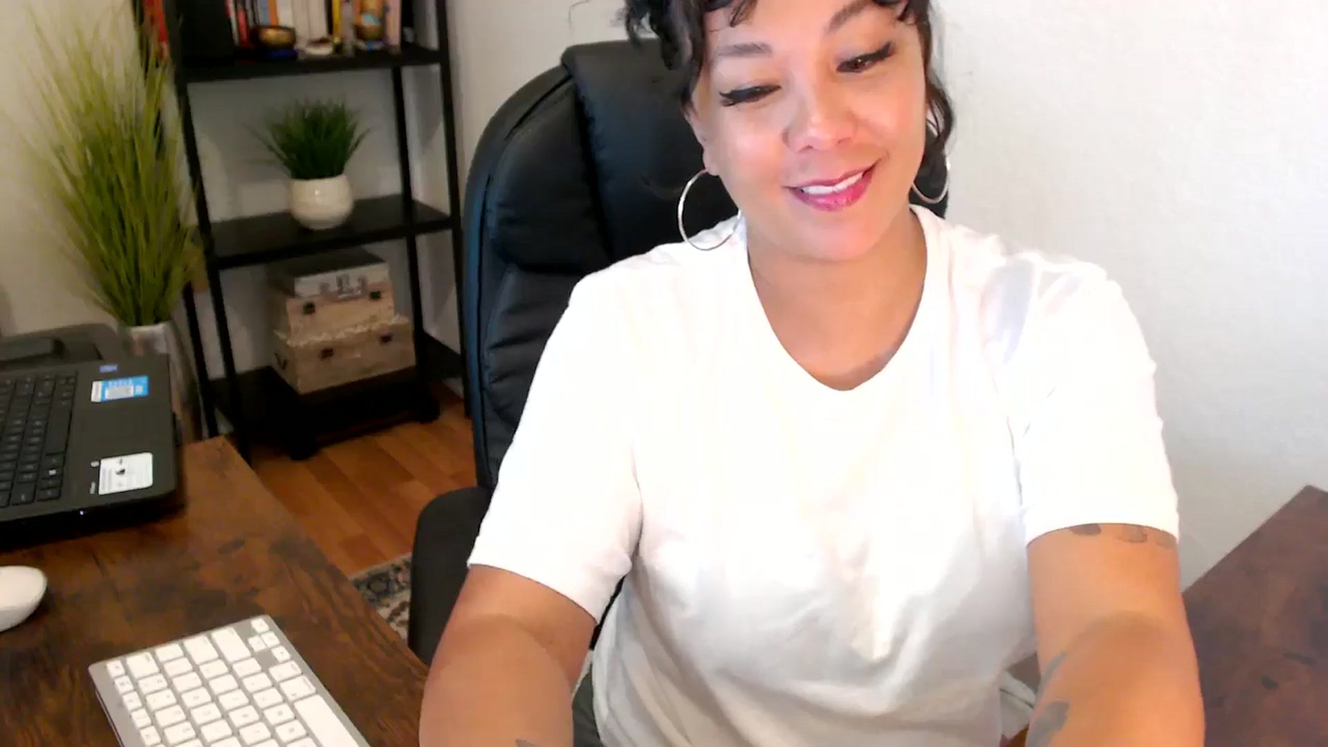 Gallery image thumbnail from MickaylaMoon's myfreecams stream on, 09/06/2024, 16:04 image 4 of 20
