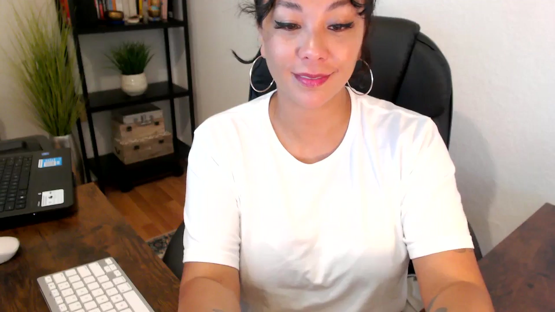 Gallery image thumbnail from MickaylaMoon's myfreecams stream on, 09/06/2024, 16:04 image 2 of 20
