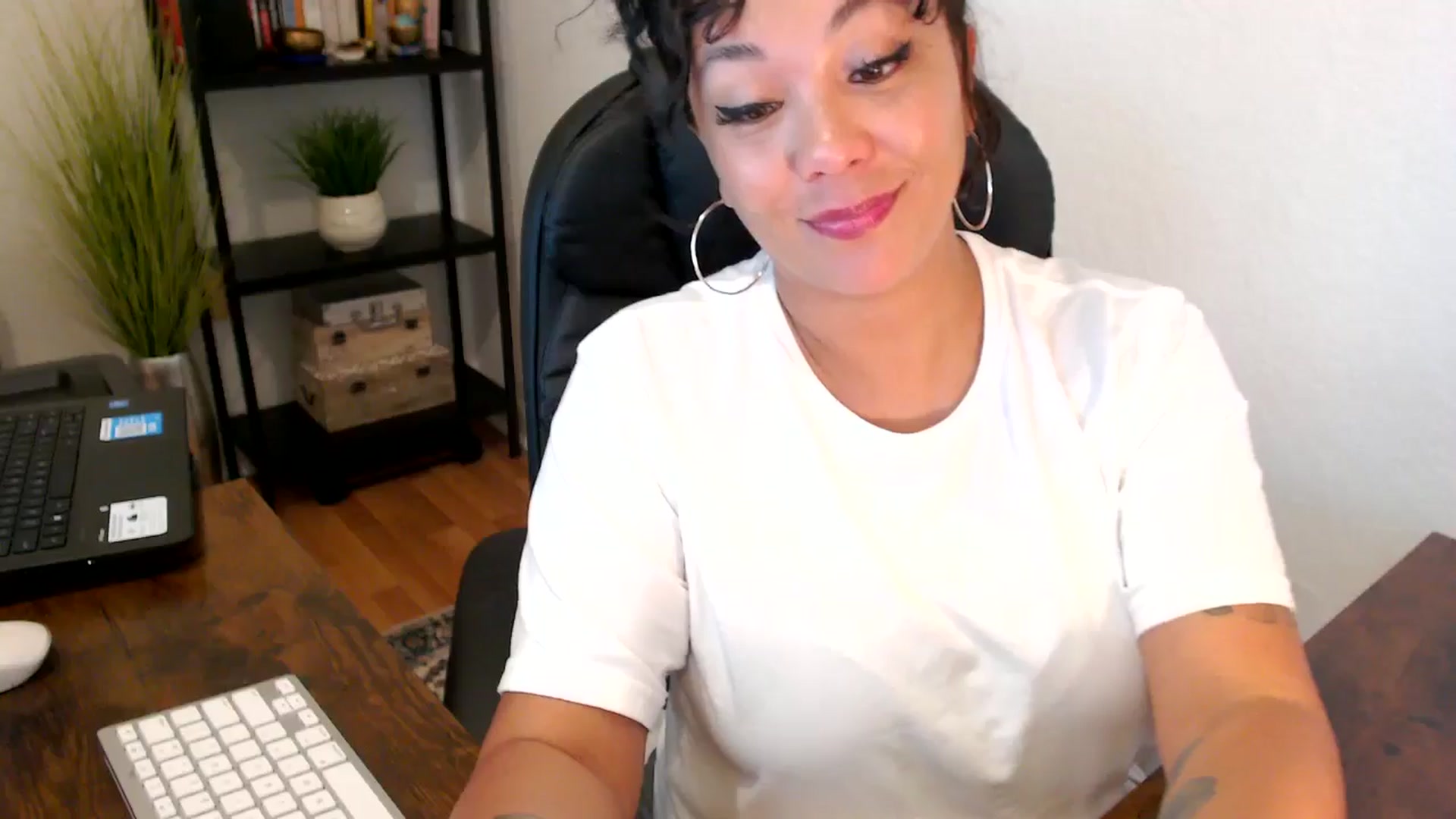 Gallery image thumbnail from MickaylaMoon's myfreecams stream on, 09/06/2024, 16:04 image 5 of 20