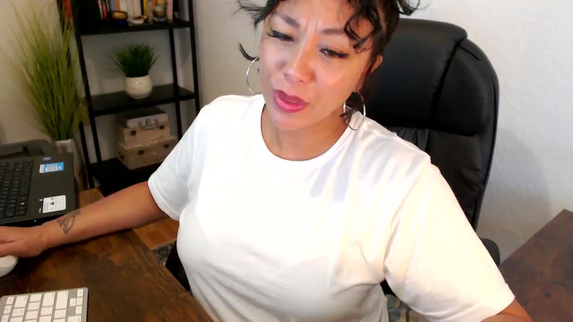Gallery image thumbnail from MickaylaMoon's myfreecams stream on, 09/06/2024, 16:04 image 20 of 20