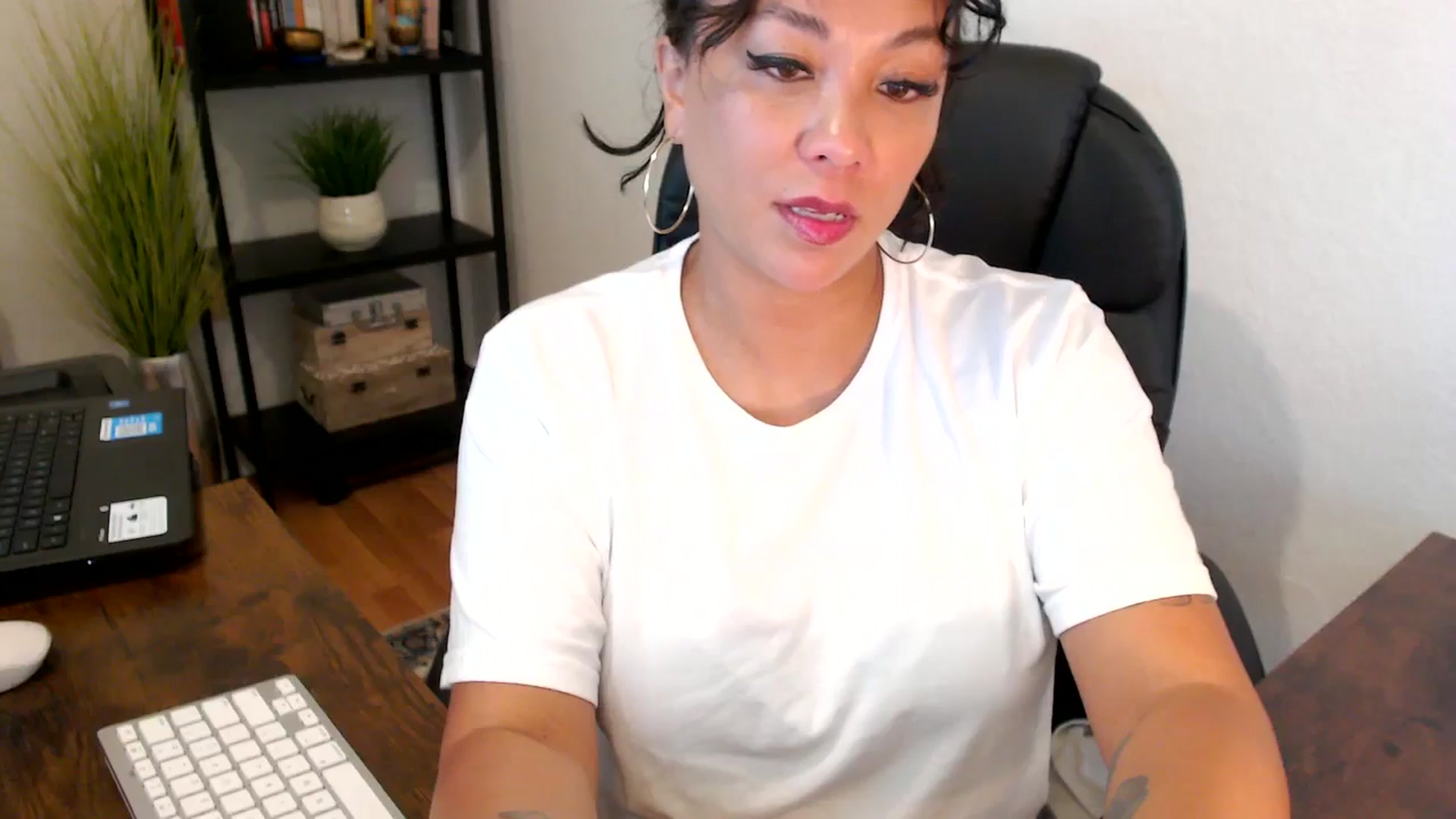 Gallery image thumbnail from MickaylaMoon's myfreecams stream on, 09/06/2024, 16:04 image 3 of 20
