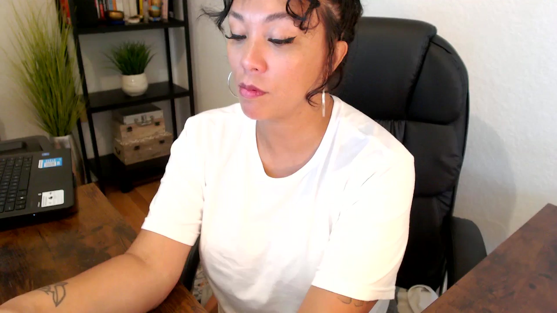 Gallery image thumbnail from MickaylaMoon's myfreecams stream on, 09/06/2024, 16:52 image 15 of 20