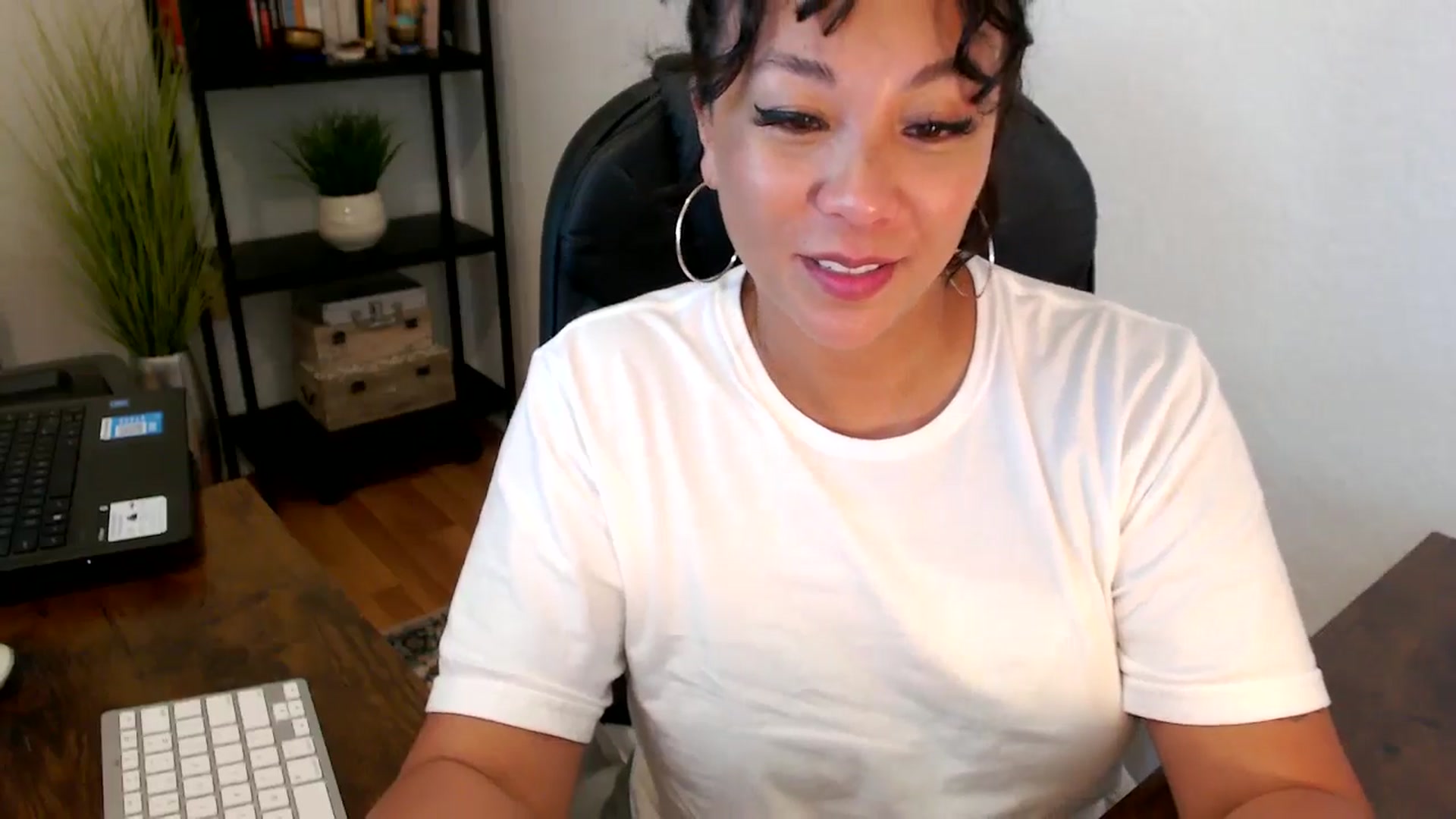 Gallery image thumbnail from MickaylaMoon's myfreecams stream on, 09/06/2024, 16:52 image 10 of 20