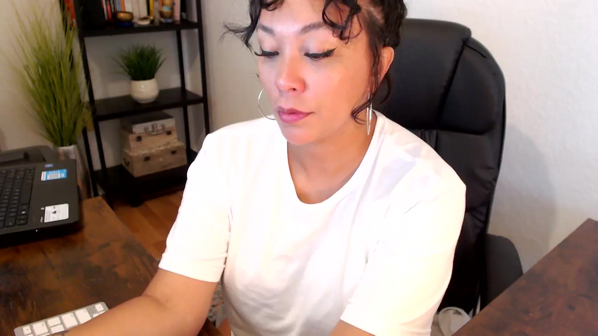 Gallery image thumbnail from MickaylaMoon's myfreecams stream on, 09/06/2024, 16:52 image 18 of 20