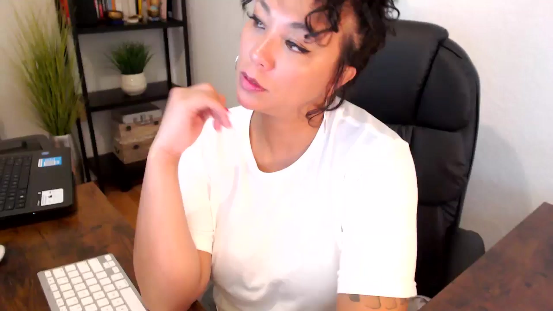 Gallery image thumbnail from MickaylaMoon's myfreecams stream on, 09/06/2024, 16:52 image 7 of 20