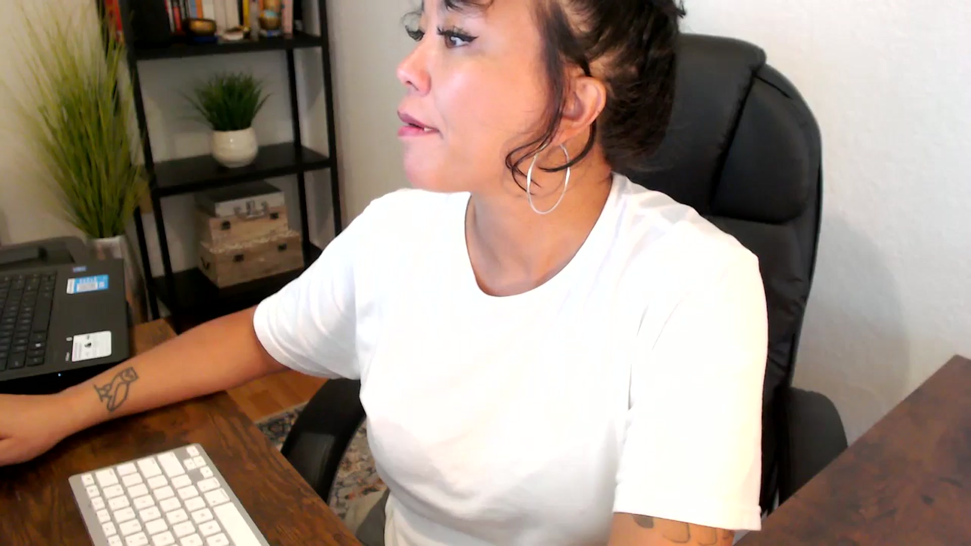 Gallery image thumbnail from MickaylaMoon's myfreecams stream on, 09/06/2024, 16:52 image 4 of 20