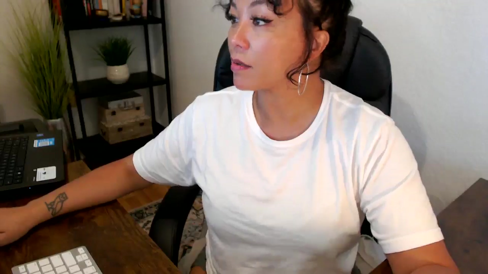 Gallery image thumbnail from MickaylaMoon's myfreecams stream on, 09/06/2024, 16:52 image 13 of 20