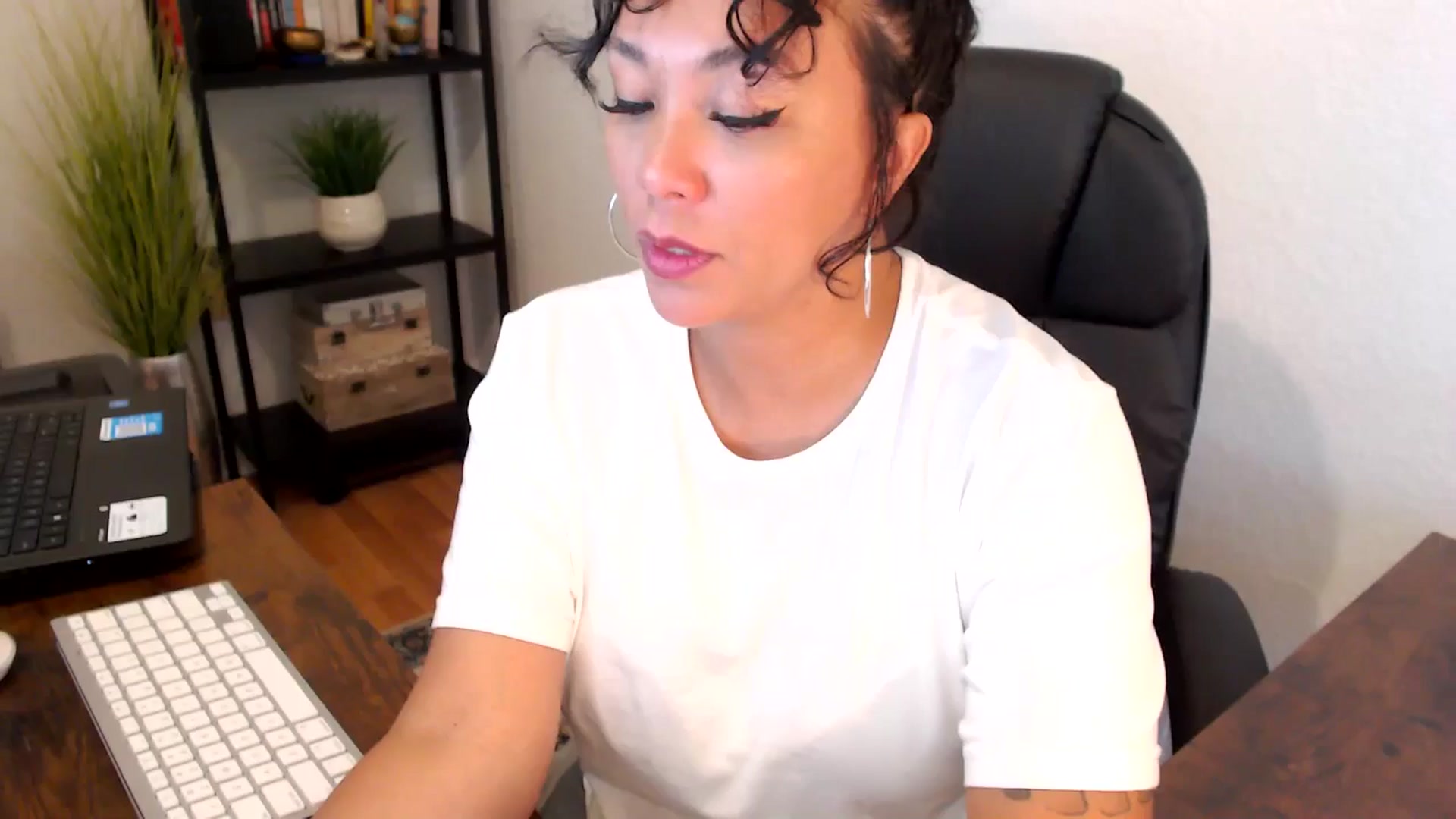 Gallery image thumbnail from MickaylaMoon's myfreecams stream on, 09/06/2024, 16:52 image 3 of 20