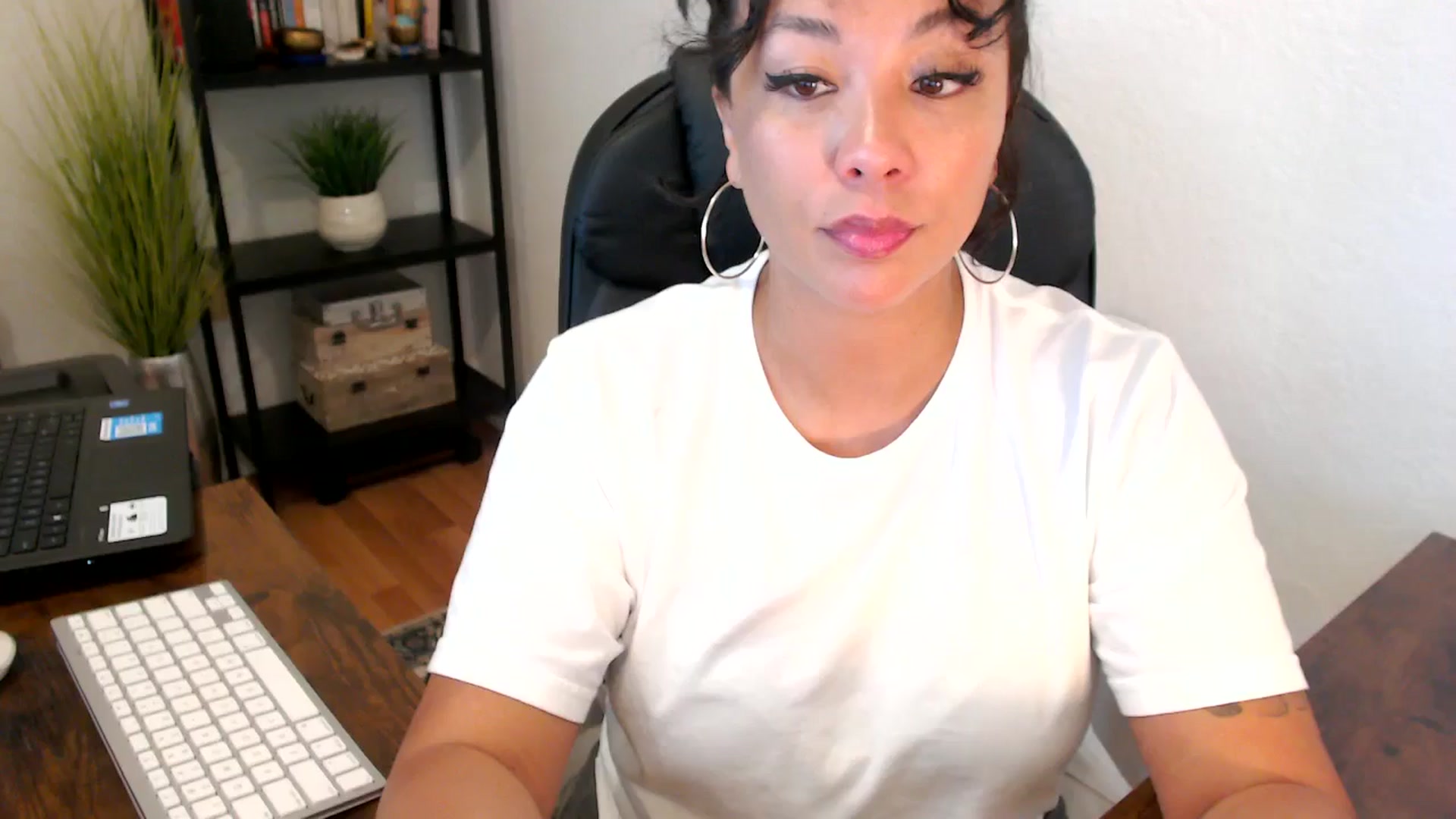 Gallery image thumbnail from MickaylaMoon's myfreecams stream on, 09/06/2024, 16:52 image 1 of 20