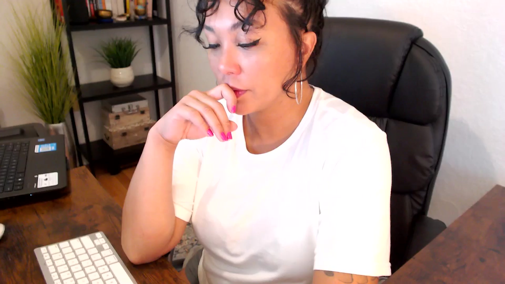 Gallery image thumbnail from MickaylaMoon's myfreecams stream on, 09/06/2024, 16:52 image 6 of 20