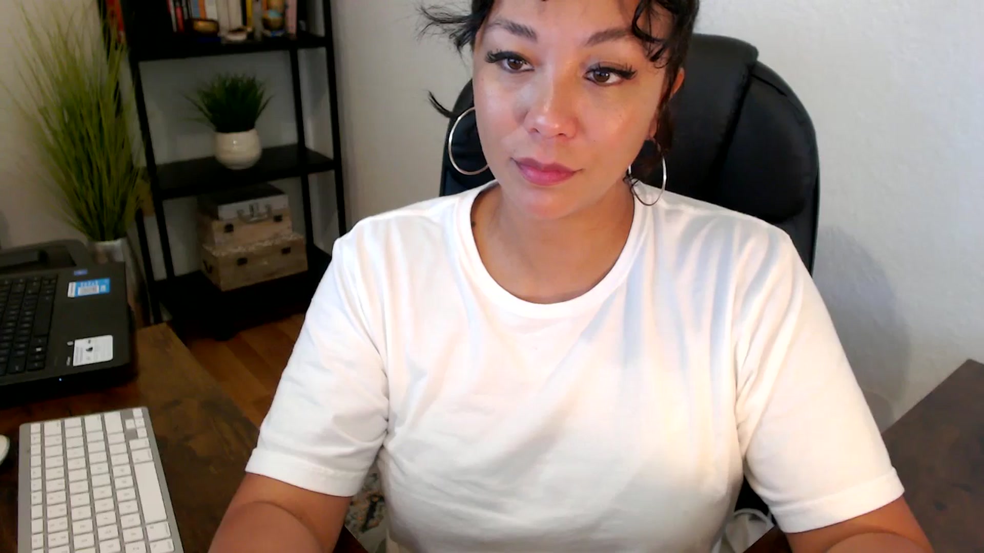 Gallery image thumbnail from MickaylaMoon's myfreecams stream on, 09/06/2024, 16:52 image 11 of 20