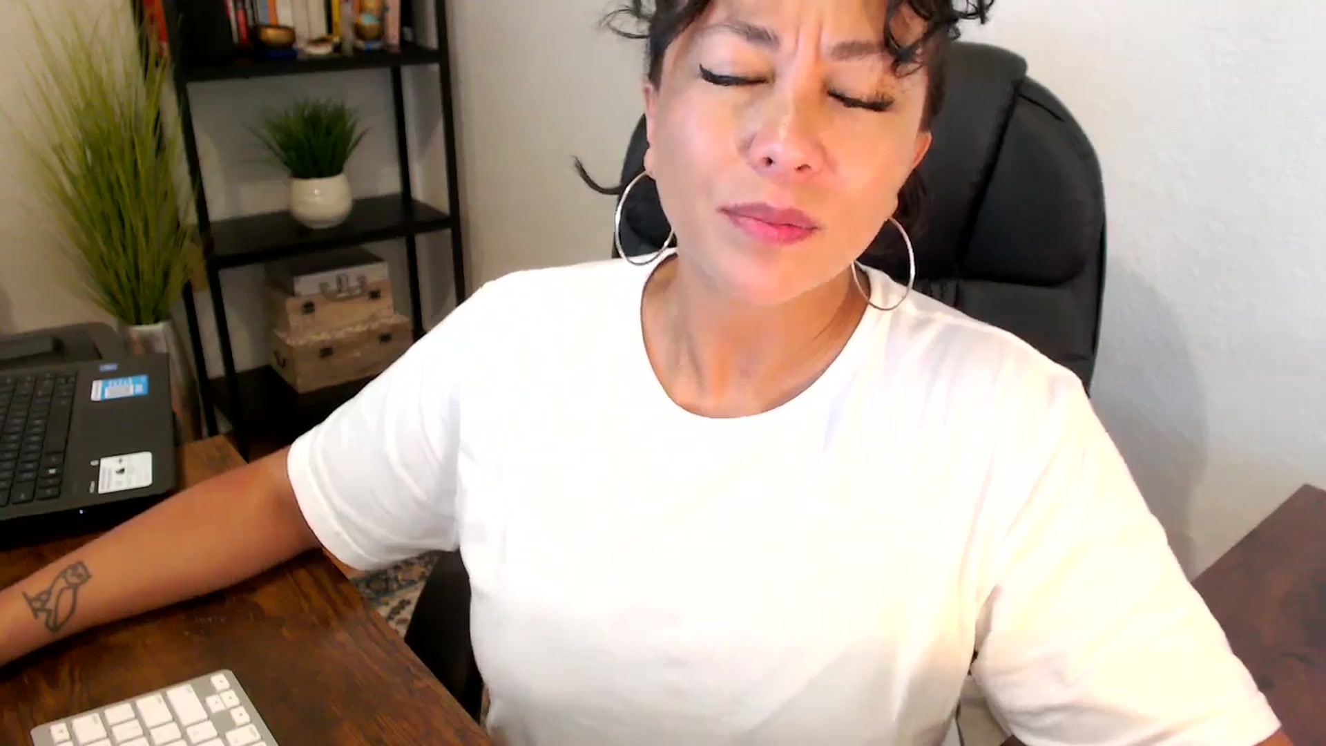 Gallery image thumbnail from MickaylaMoon's myfreecams stream on, 09/06/2024, 17:36 image 17 of 20