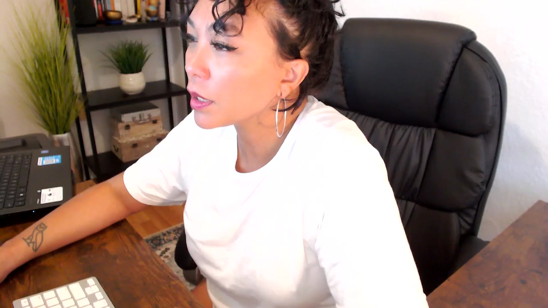 Gallery image thumbnail from MickaylaMoon's myfreecams stream on, 09/06/2024, 17:36 image 3 of 20