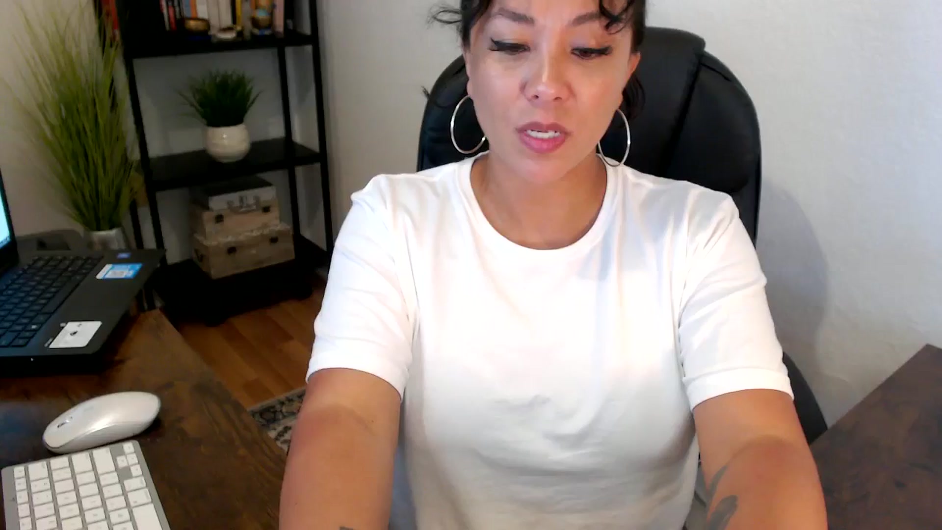 Gallery image thumbnail from MickaylaMoon's myfreecams stream on, 09/06/2024, 17:36 image 20 of 20