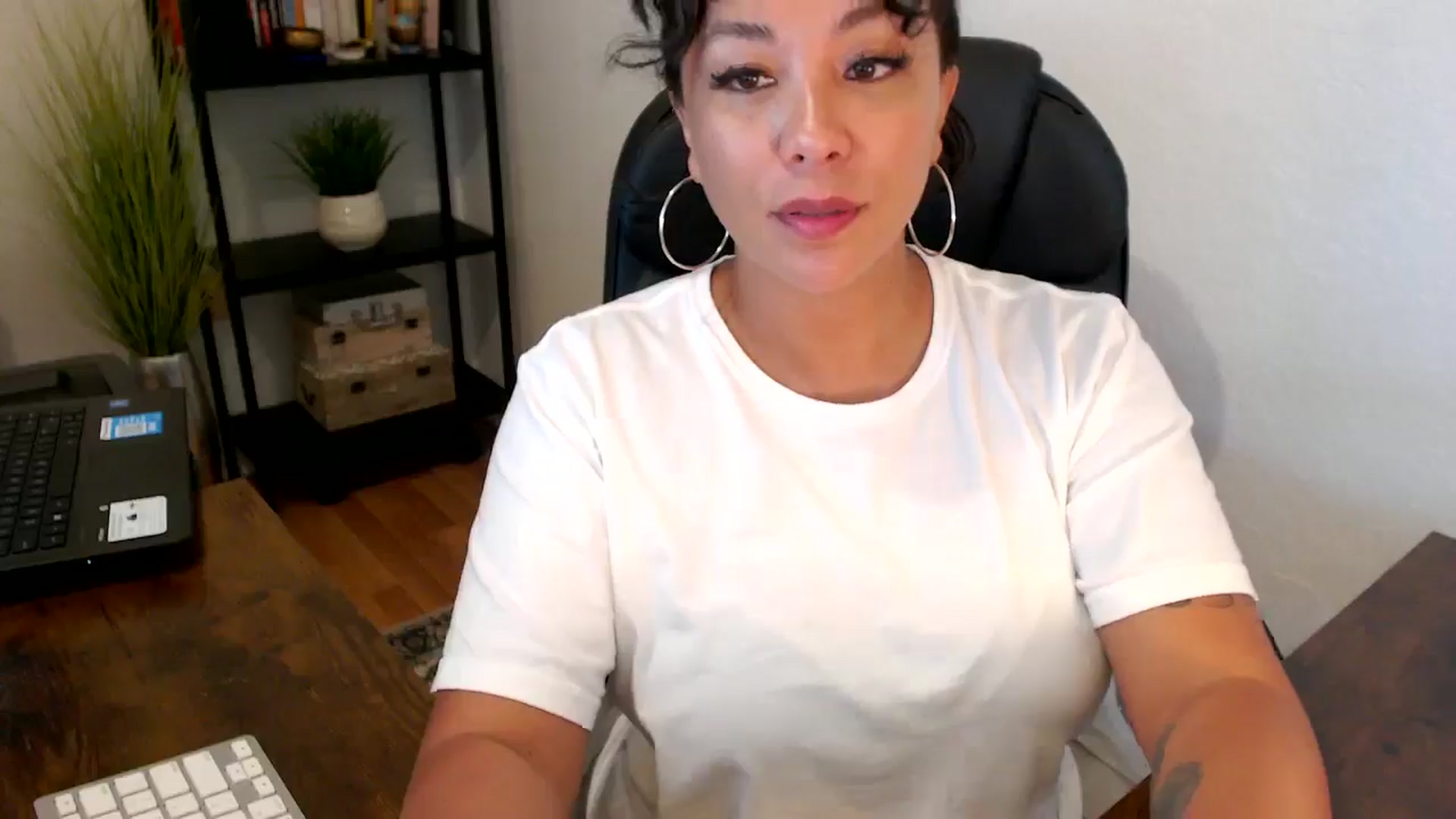 Gallery image thumbnail from MickaylaMoon's myfreecams stream on, 09/06/2024, 17:36 image 15 of 20