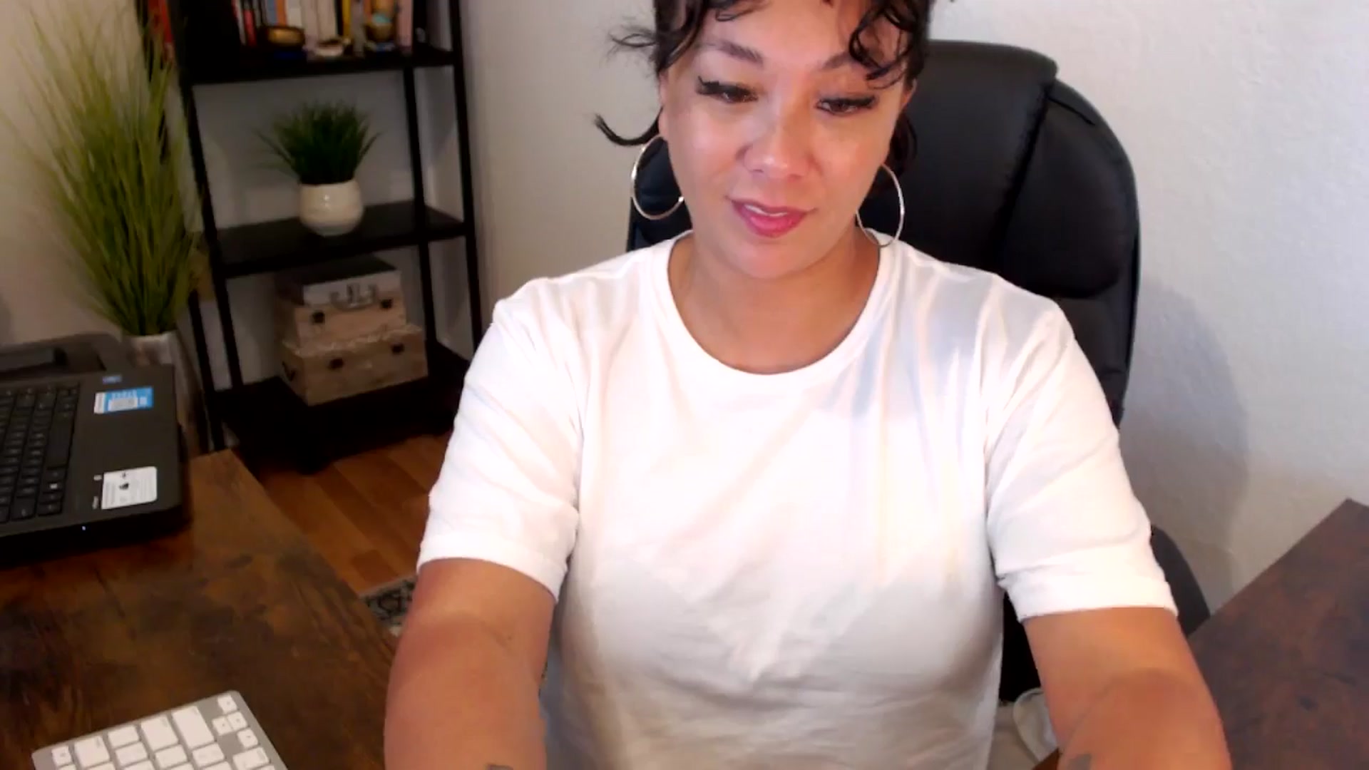 Gallery image thumbnail from MickaylaMoon's myfreecams stream on, 09/06/2024, 17:36 image 7 of 20