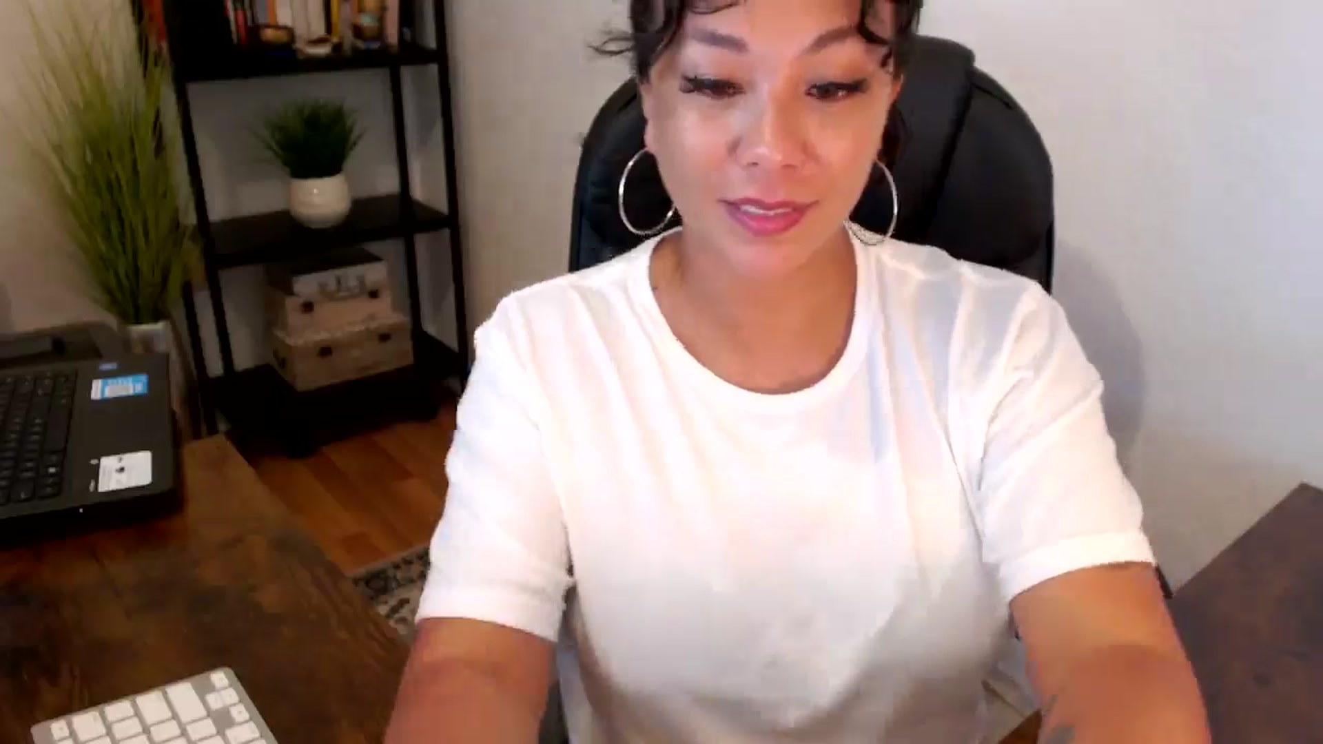 Gallery image thumbnail from MickaylaMoon's myfreecams stream on, 09/06/2024, 17:36 image 11 of 20