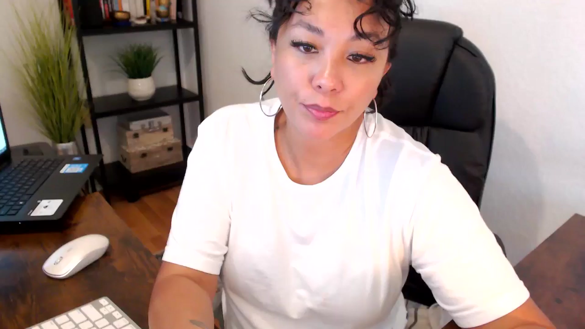 Gallery image thumbnail from MickaylaMoon's myfreecams stream on, 09/06/2024, 19:37 image 14 of 20