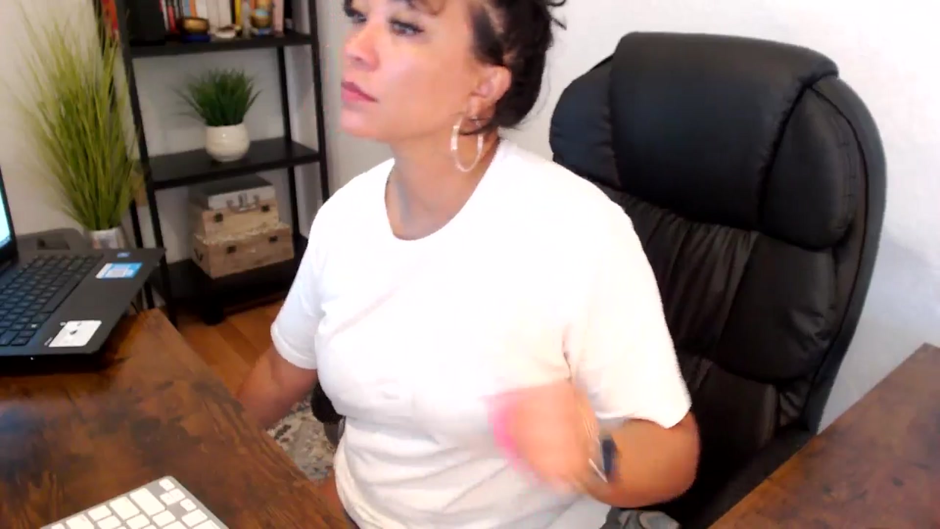 Gallery image thumbnail from MickaylaMoon's myfreecams stream on, 09/06/2024, 19:37 image 13 of 20