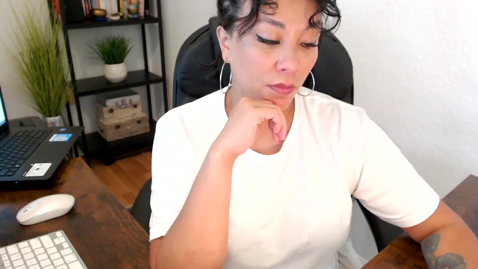 Gallery image thumbnail from MickaylaMoon's myfreecams stream on, 09/06/2024, 19:37 image 17 of 20