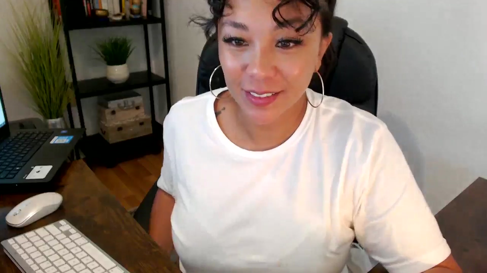 Gallery image thumbnail from MickaylaMoon's myfreecams stream on, 09/06/2024, 19:37 image 18 of 20