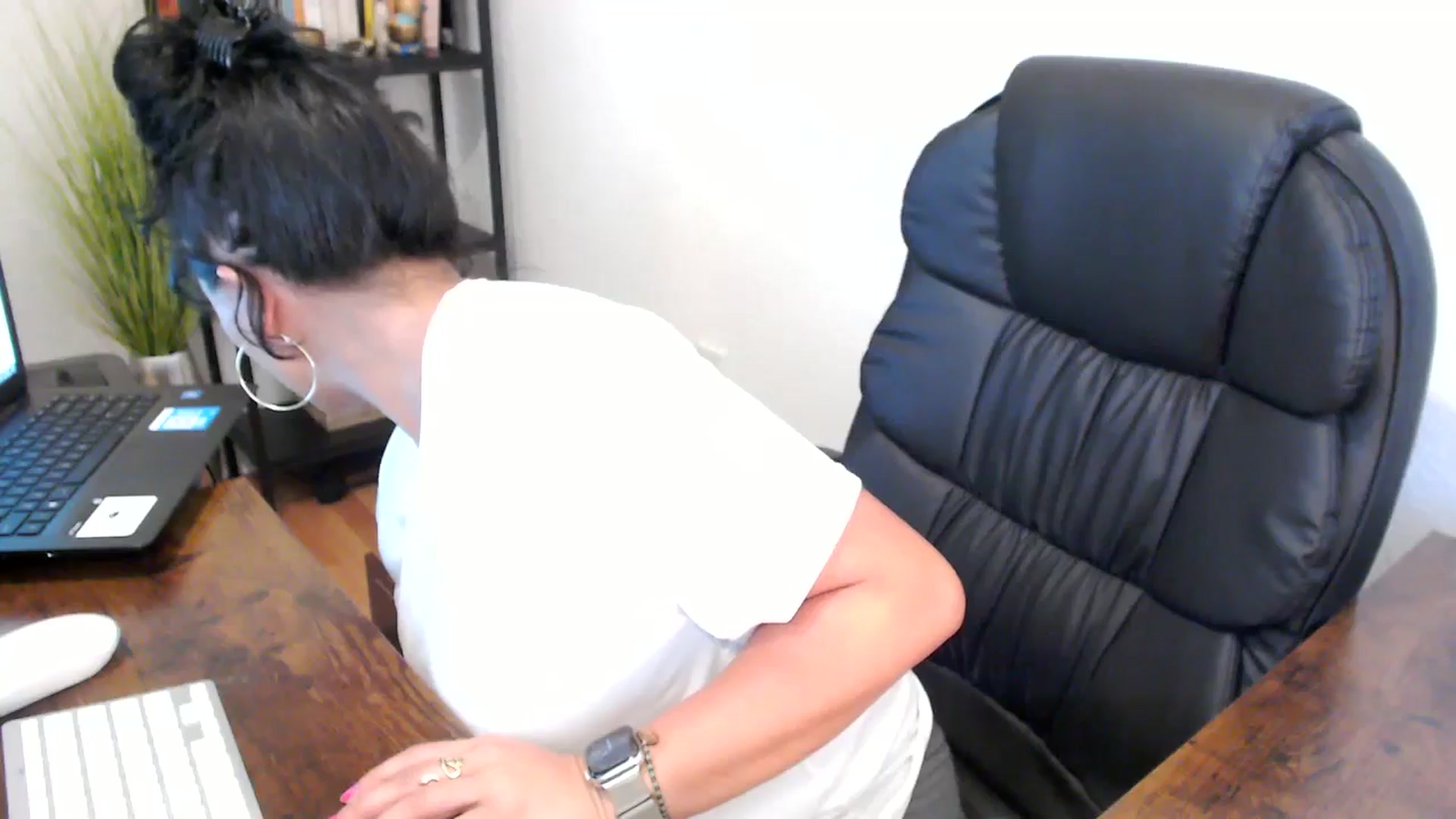 Gallery image thumbnail from MickaylaMoon's myfreecams stream on, 09/06/2024, 19:37 image 5 of 20