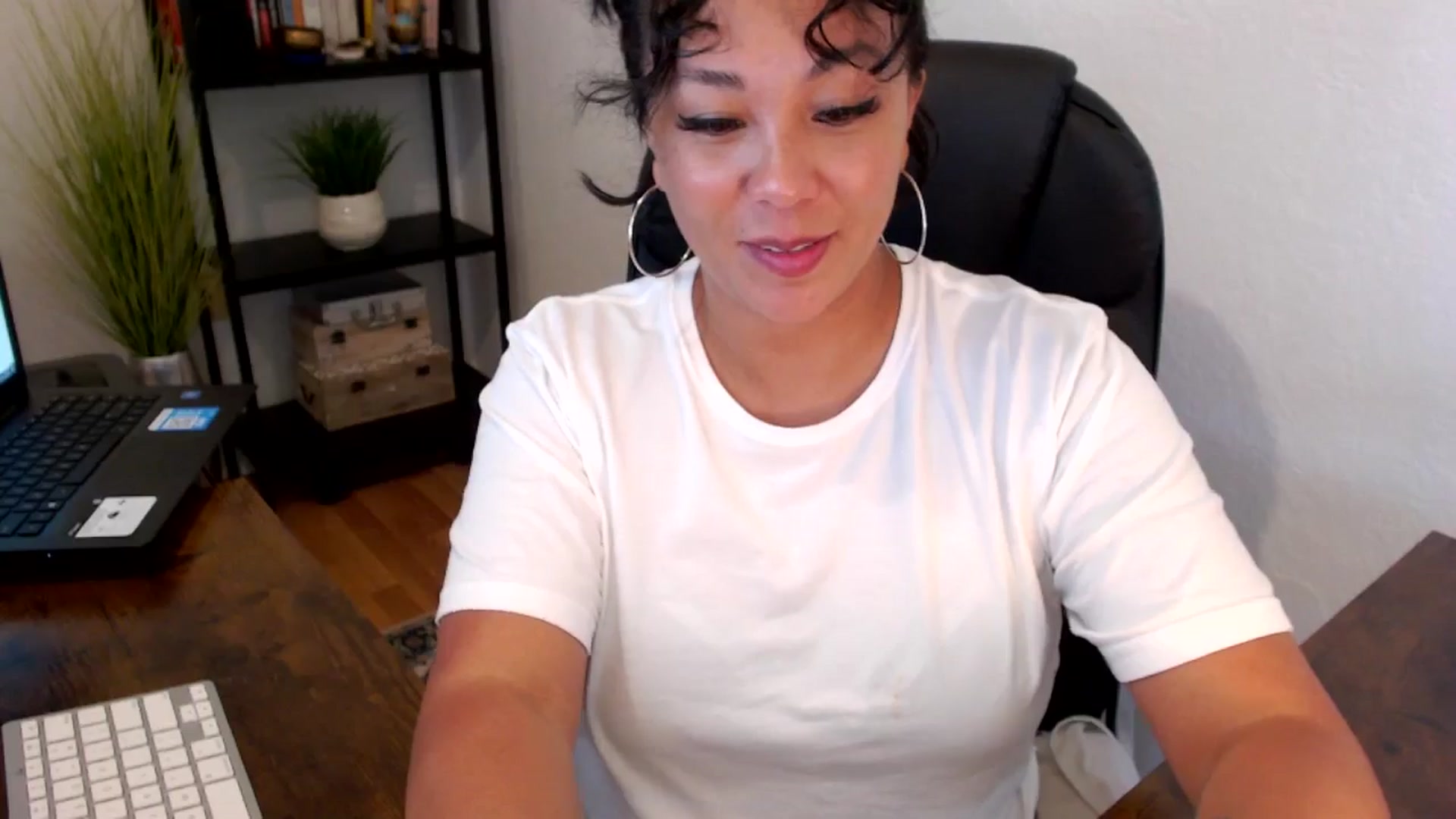 Gallery image thumbnail from MickaylaMoon's myfreecams stream on, 09/06/2024, 19:37 image 12 of 20